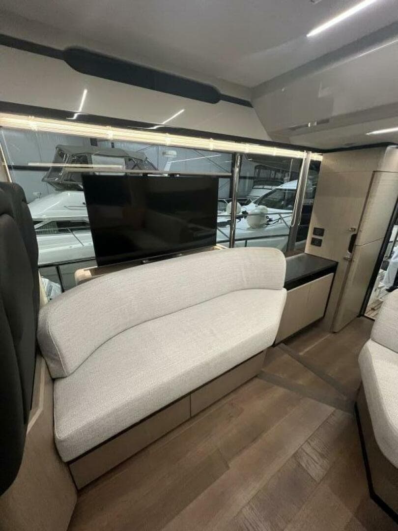 2023 Absolute 48 Navetta