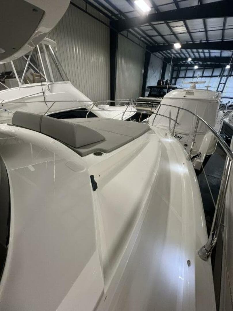 2023 Absolute 48 Navetta