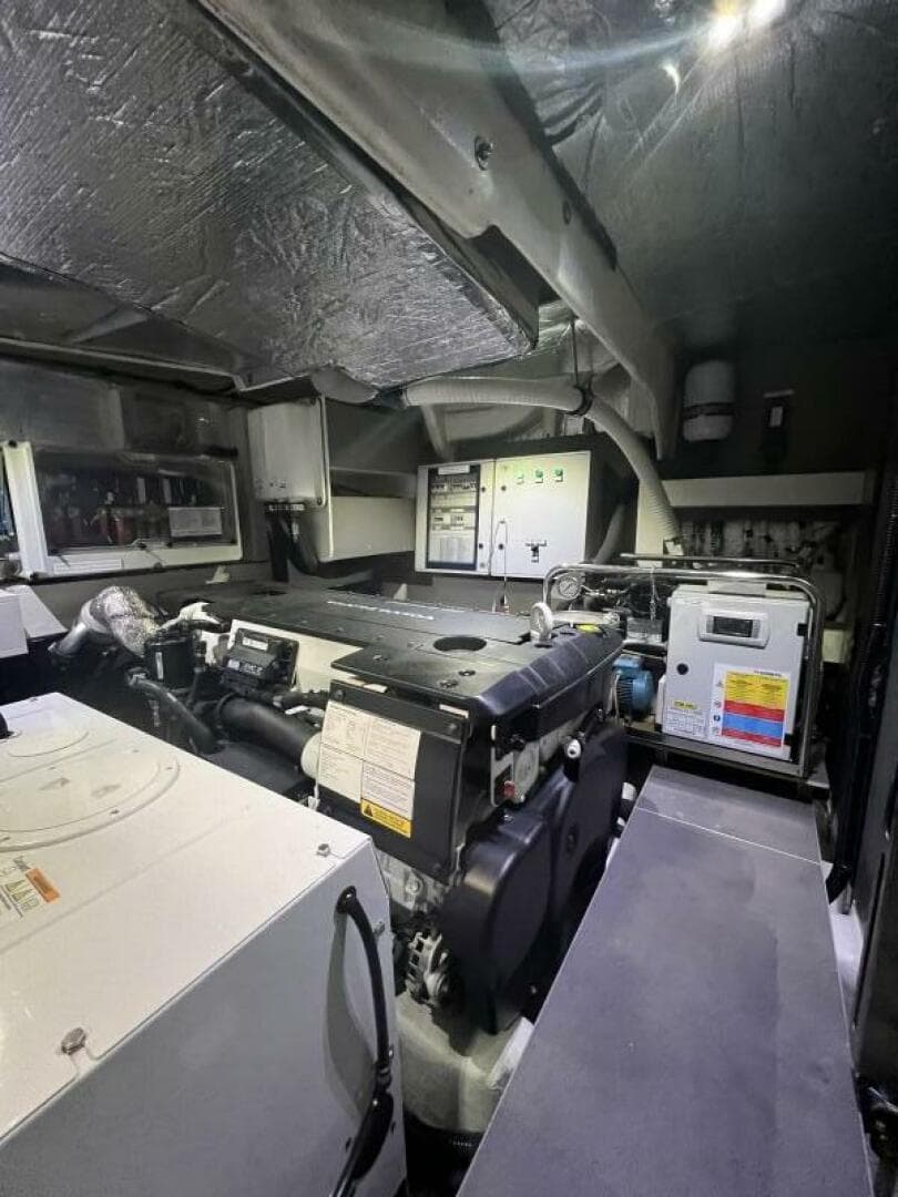 2023 Absolute 48 Navetta