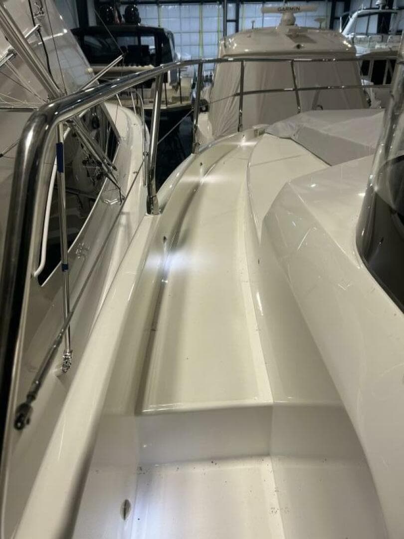 2023 Absolute 48 Navetta