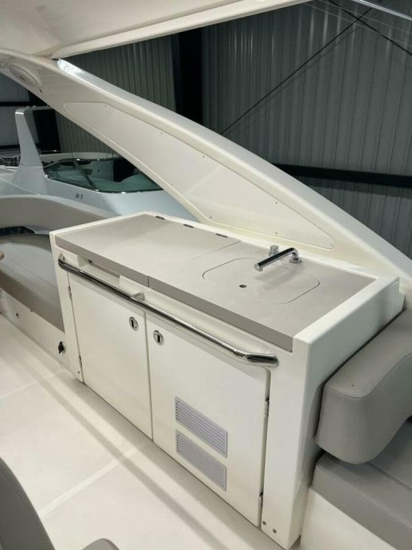 2023 Absolute 48 Navetta