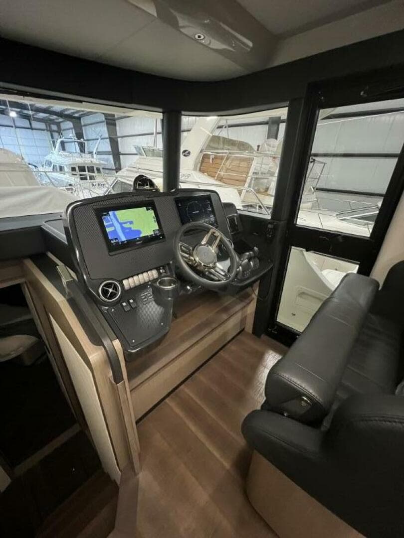 2023 Absolute 48 Navetta