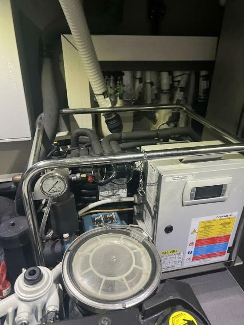 2023 Absolute 48 Navetta