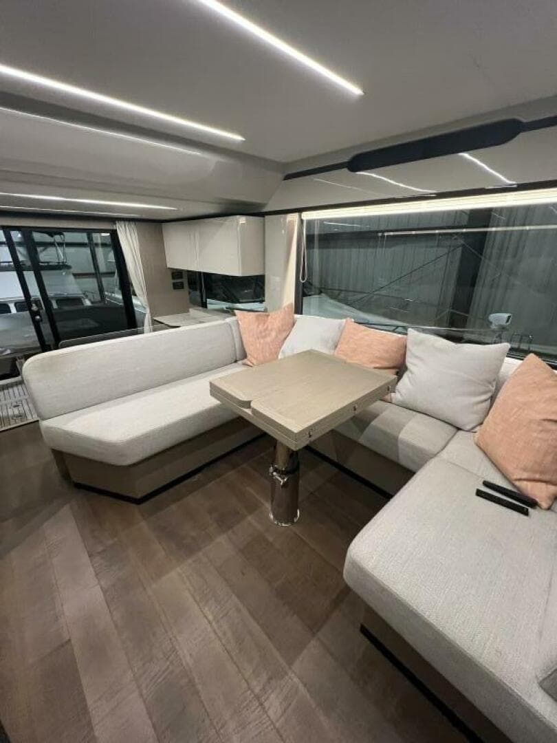 2023 Absolute 48 Navetta