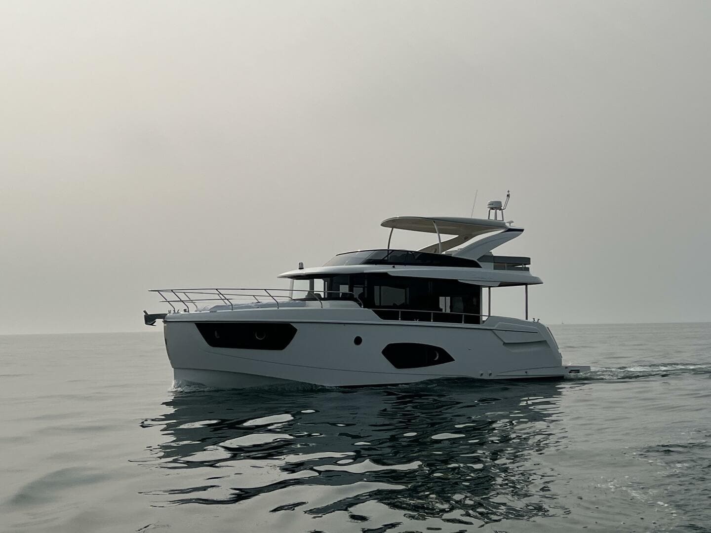 2023 Absolute 48 Navetta