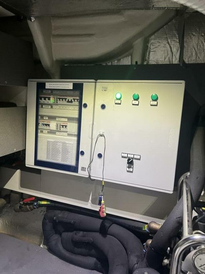 2023 Absolute 48 Navetta