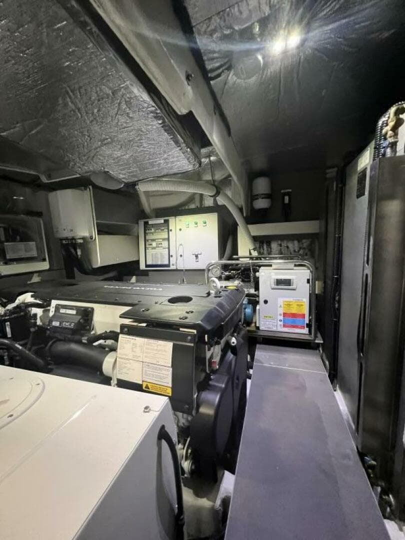 2023 Absolute 48 Navetta