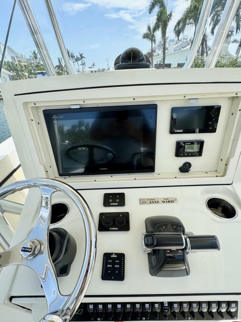 2018 Young Boats 27 - Helm