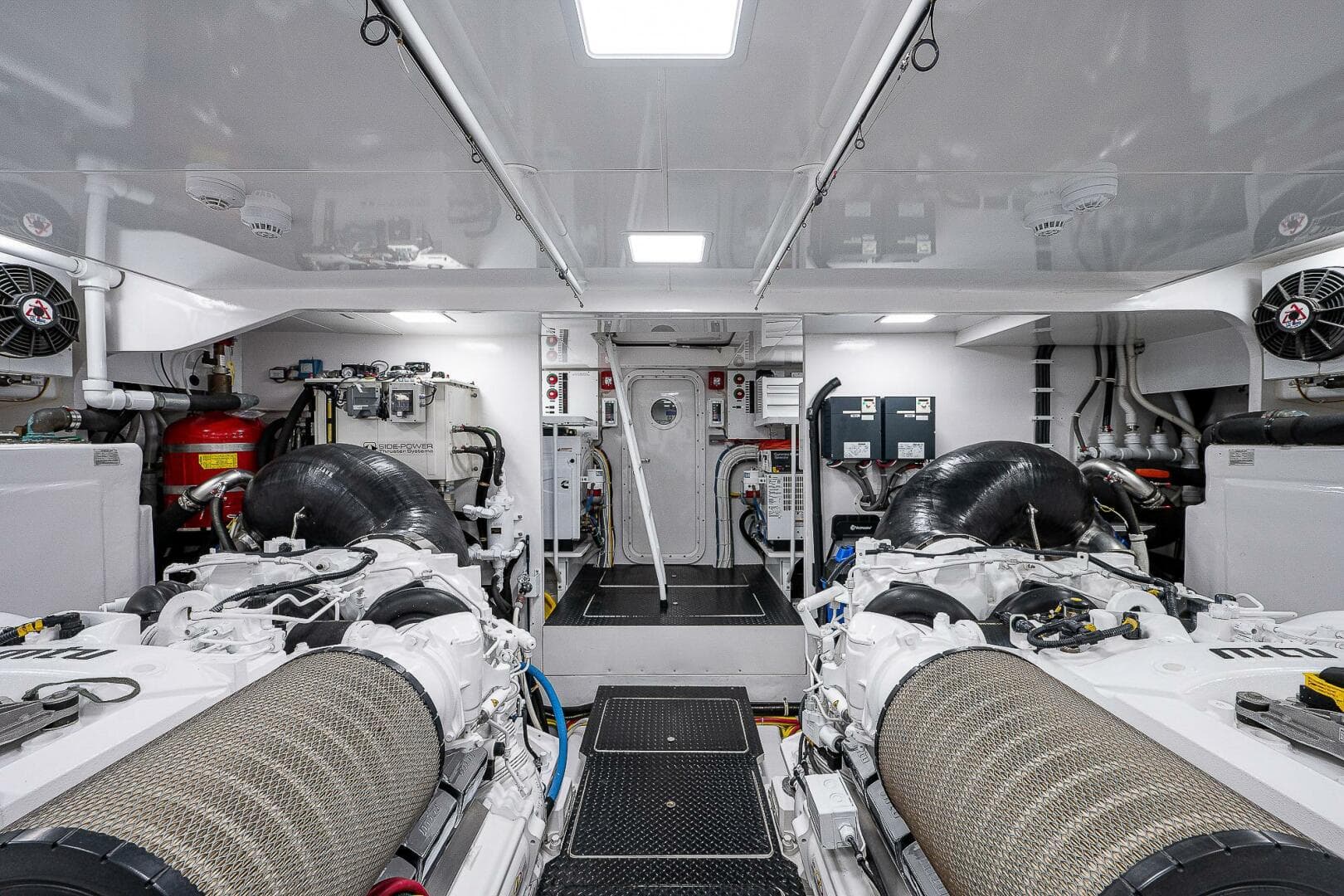 Viking 75 MIRAGE -  Engine Room