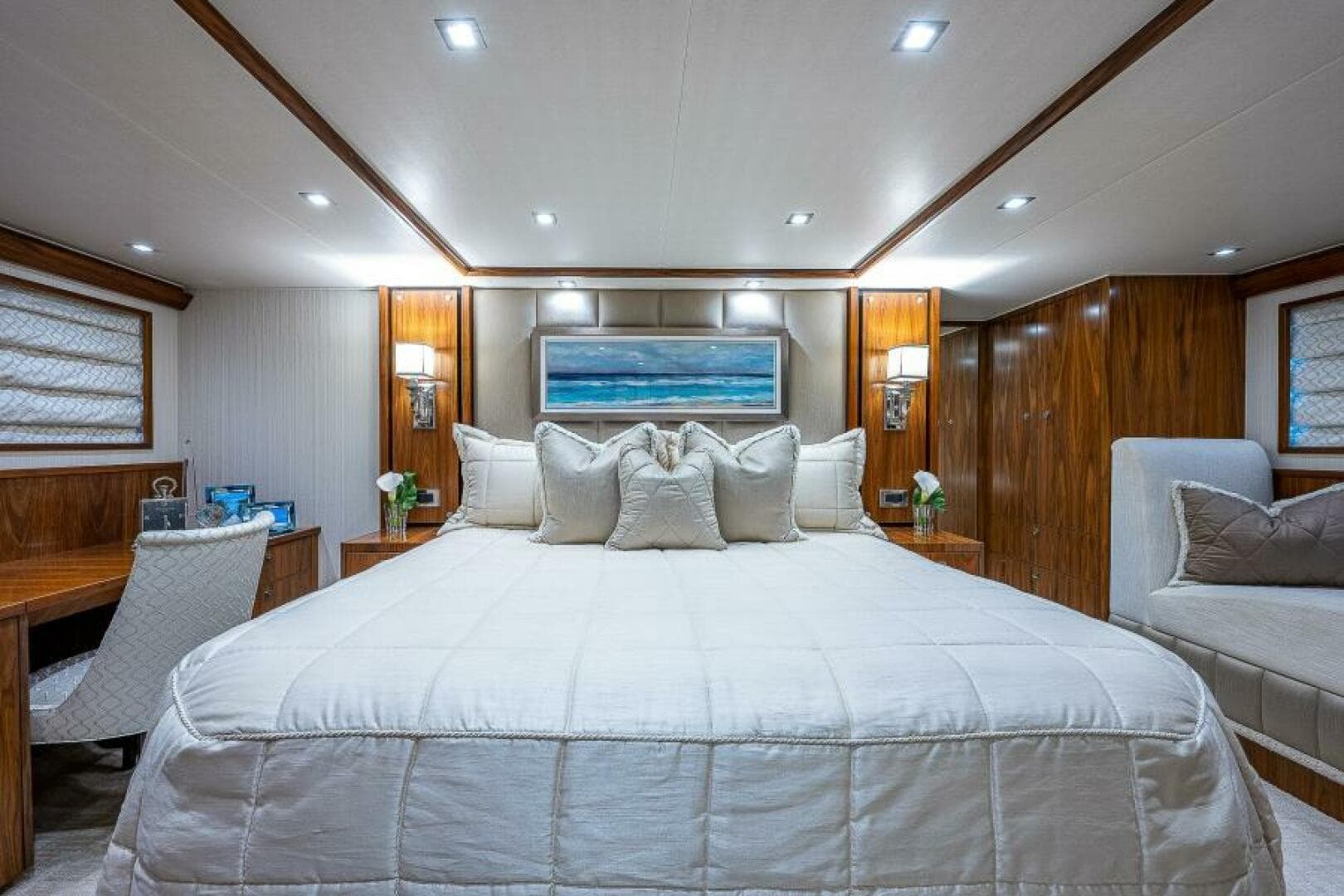 Viking 75 MIRAGE - Master Stateroom