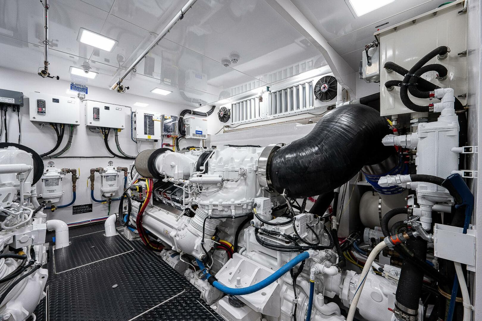 Viking 75 MIRAGE -  Engine Room