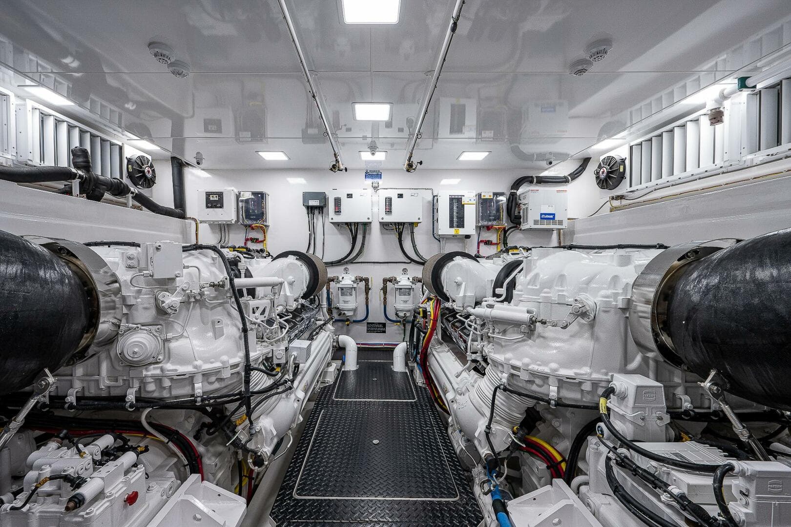 Viking 75 MIRAGE -  Engine Room