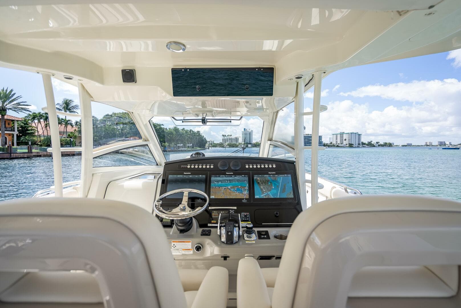 2016 Boston Whaler 