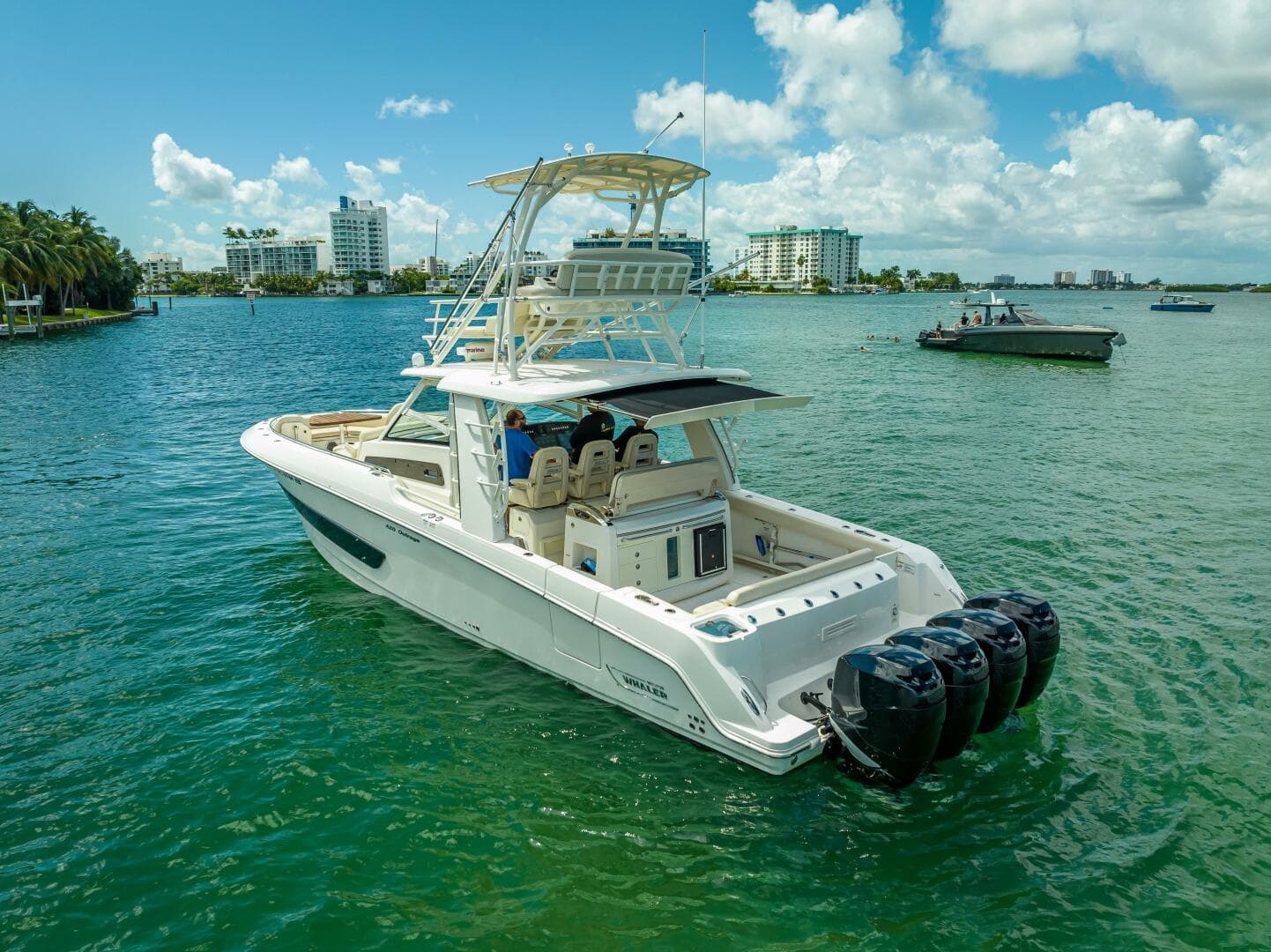 2016 Boston Whaler 