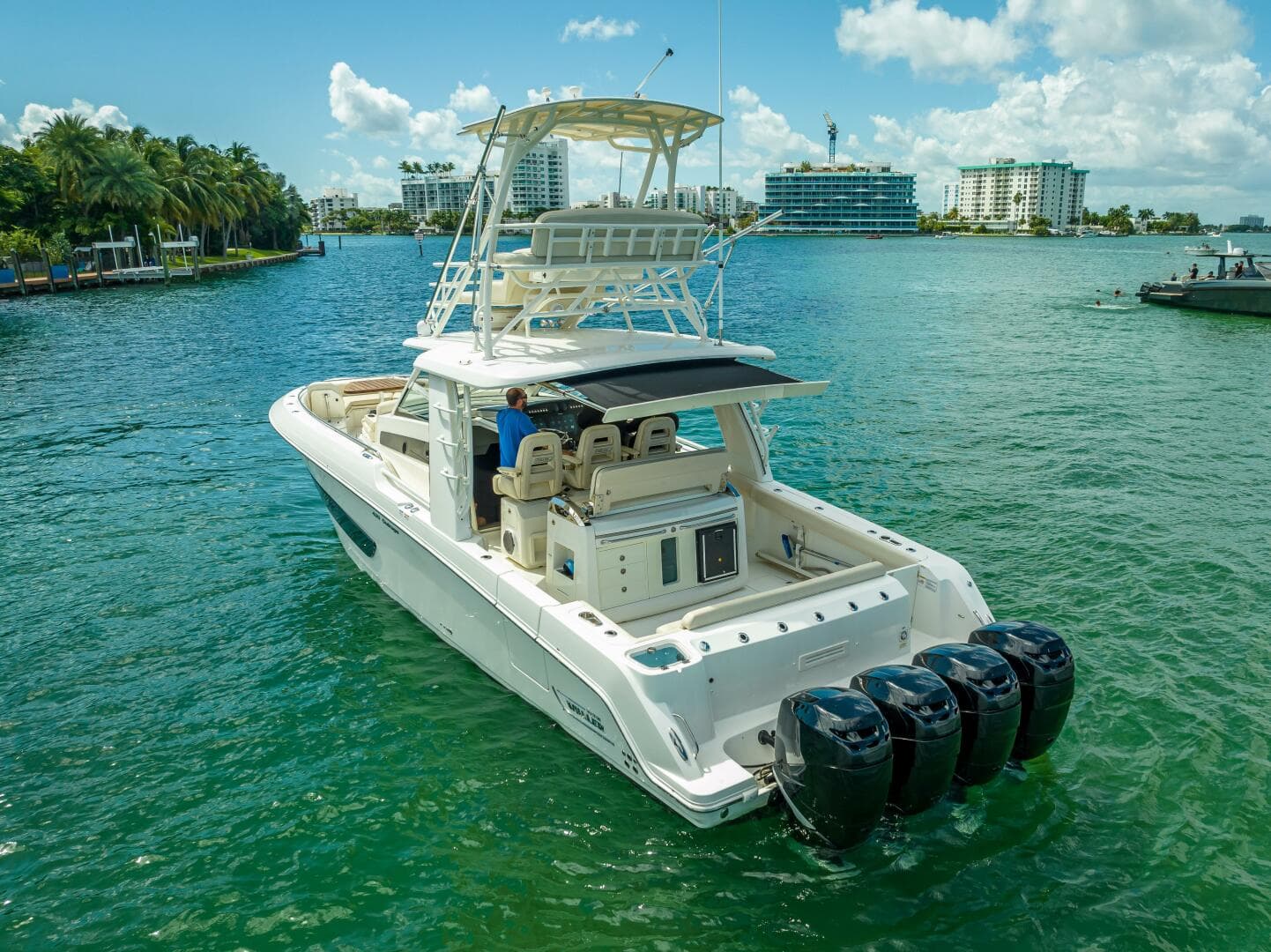 2016 Boston Whaler 