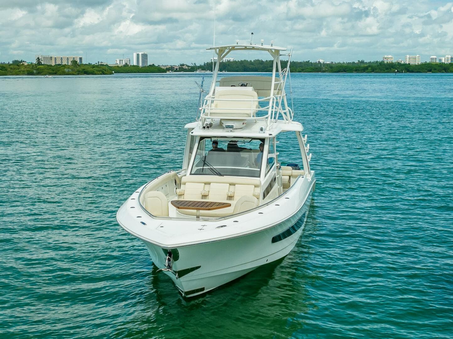 2016 Boston Whaler 