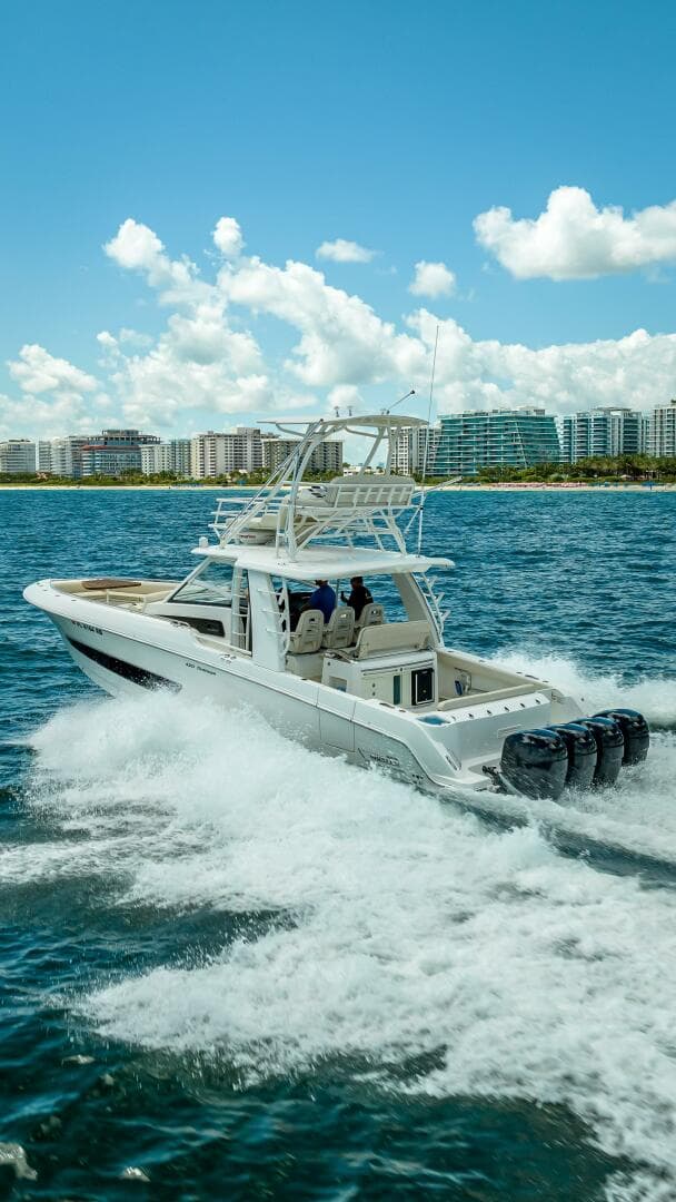 2016 Boston Whaler 