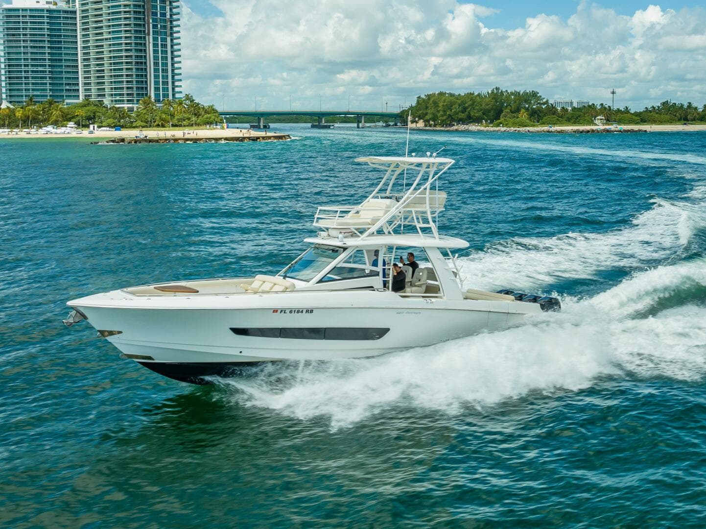 2016 Boston Whaler 