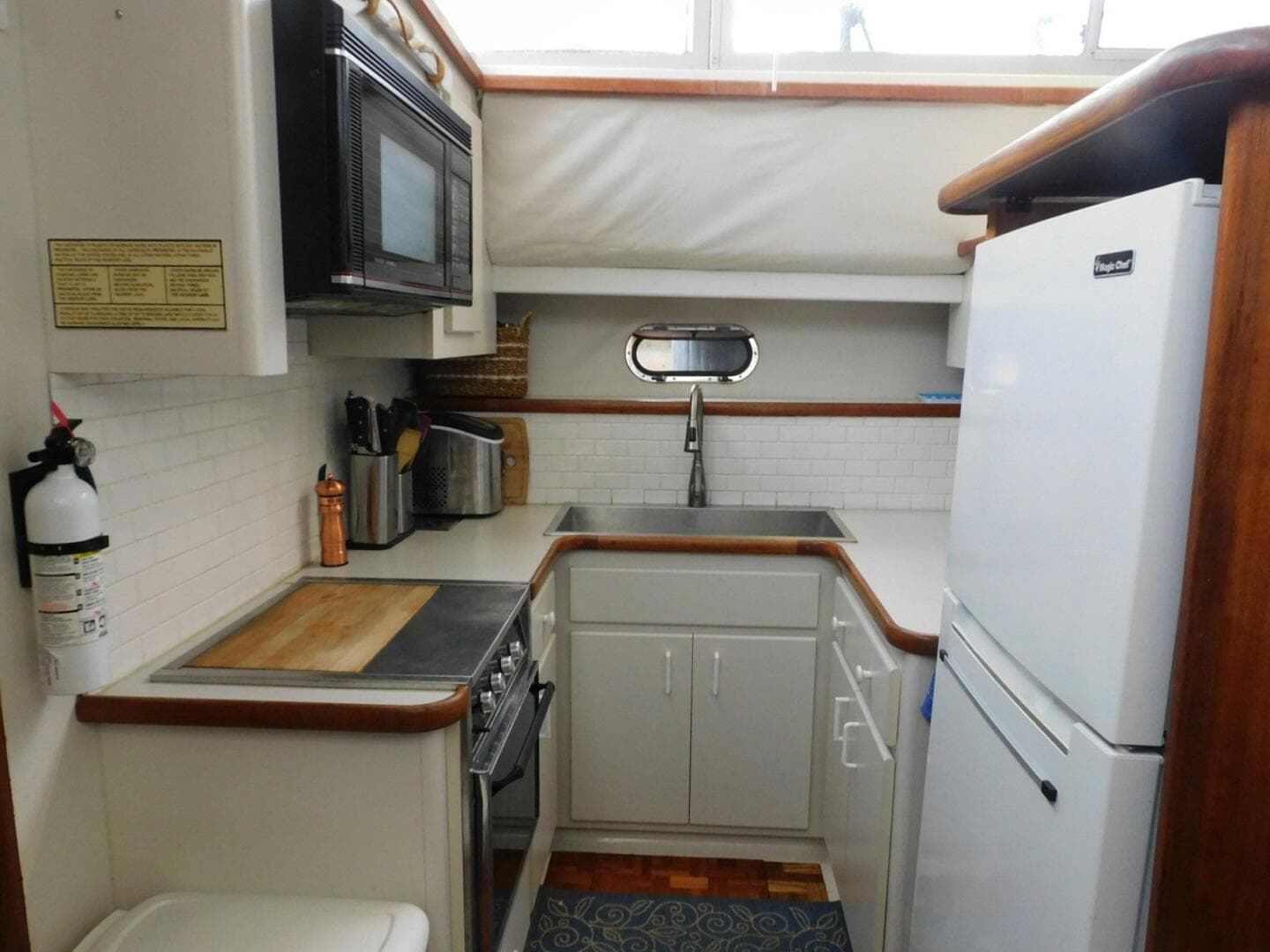 1993 Carver 445 Aft Cabin Motor Yacht
