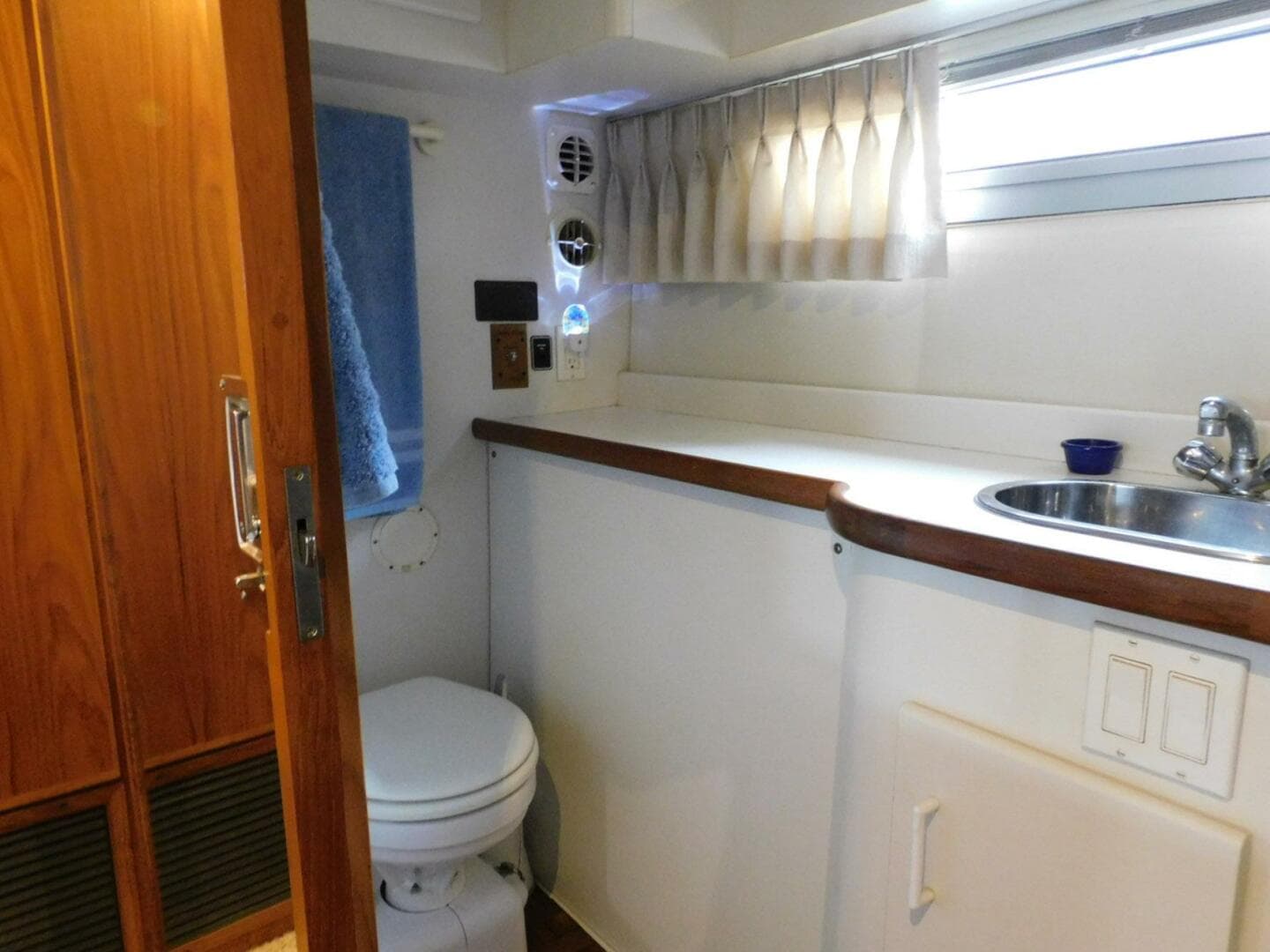 1993 Carver 445 Aft Cabin Motor Yacht