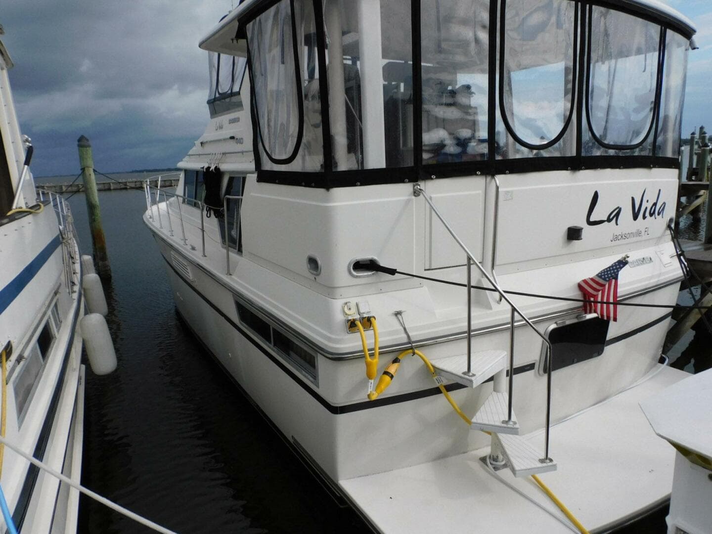 1993 Carver 445 Aft Cabin Motor Yacht