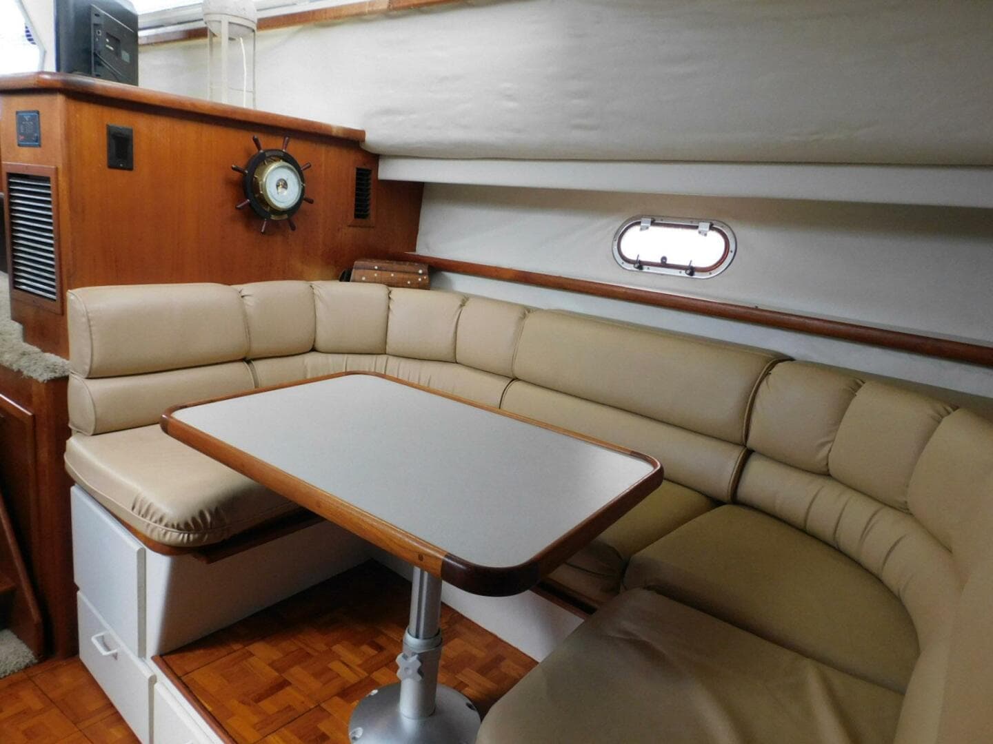 1993 Carver 445 Aft Cabin Motor Yacht