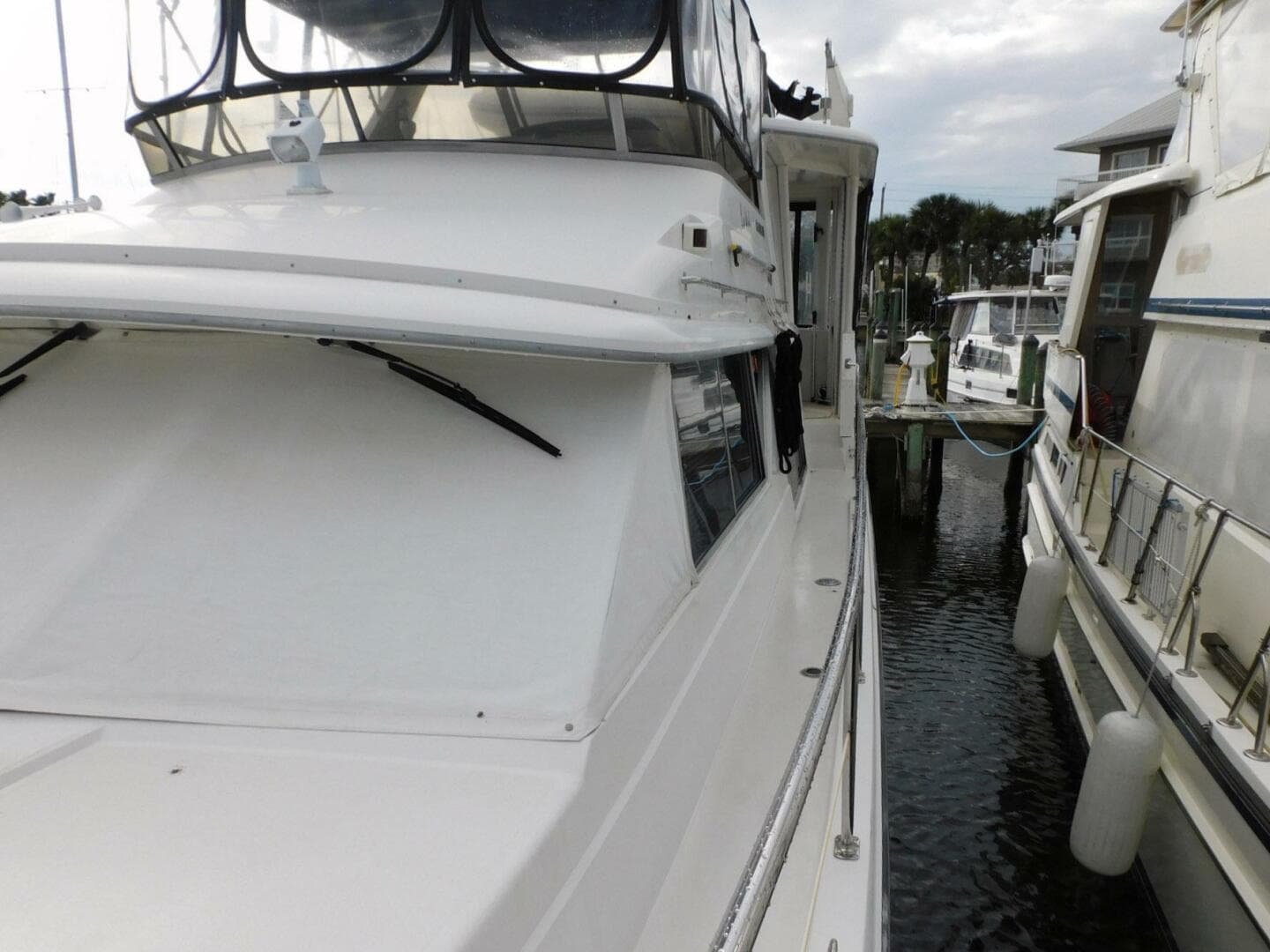 1993 Carver 445 Aft Cabin Motor Yacht