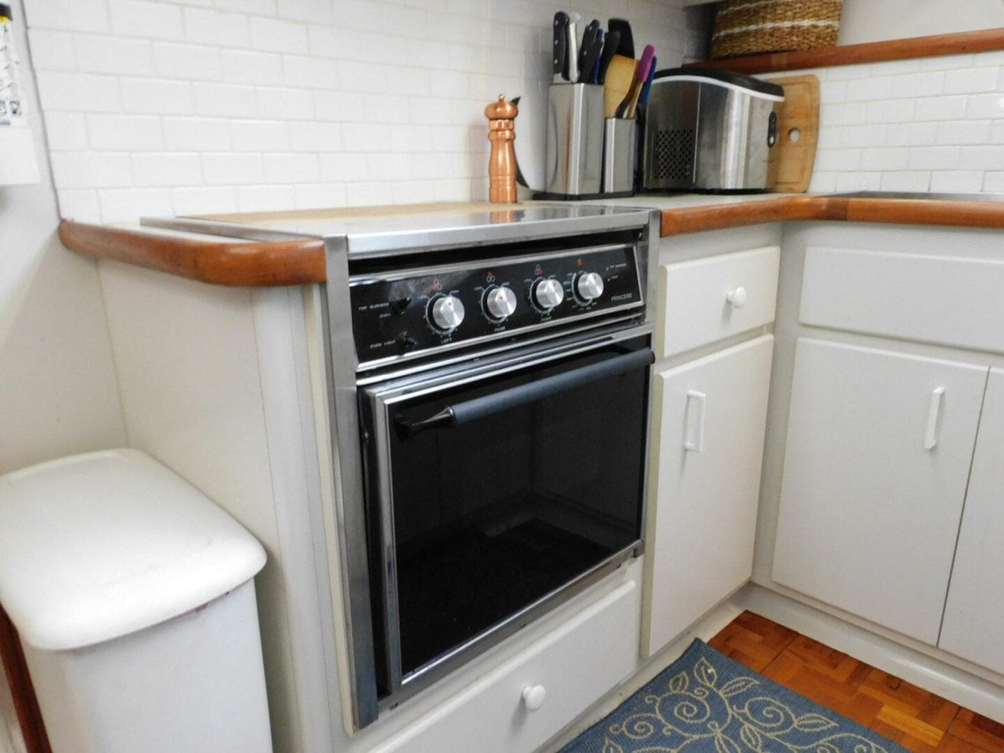 1993 Carver 445 Aft Cabin Motor Yacht