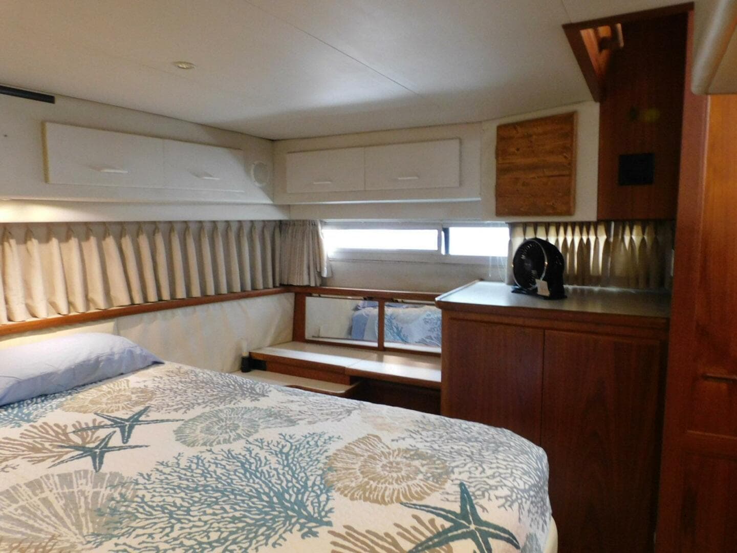 1993 Carver 445 Aft Cabin Motor Yacht