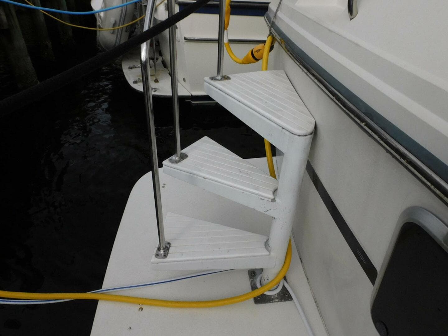 1993 Carver 445 Aft Cabin Motor Yacht