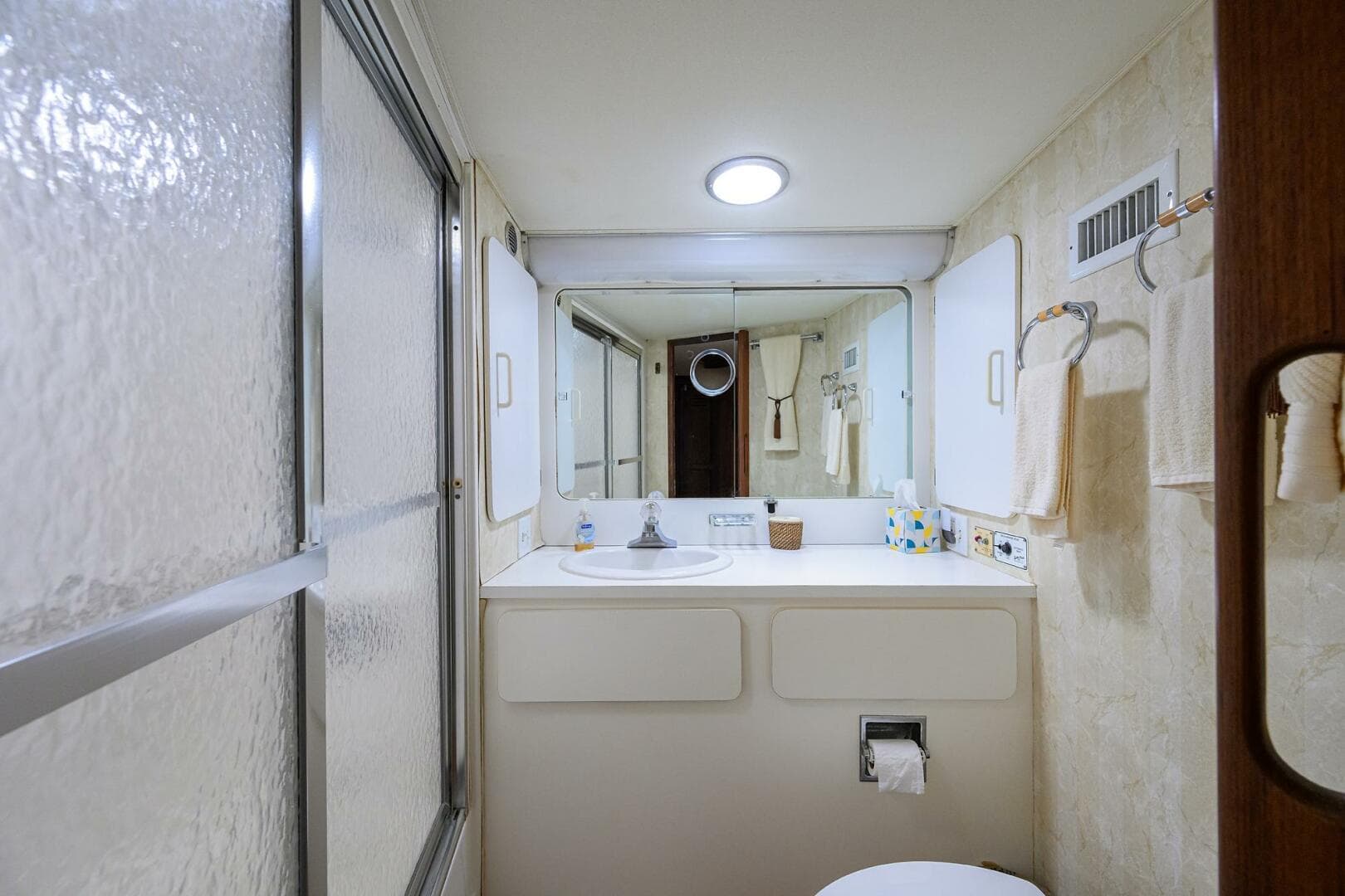 Hatteras 63 - Phantom - Heaed