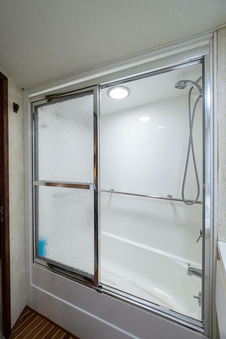 Hatteras 63 - Phantom - Head