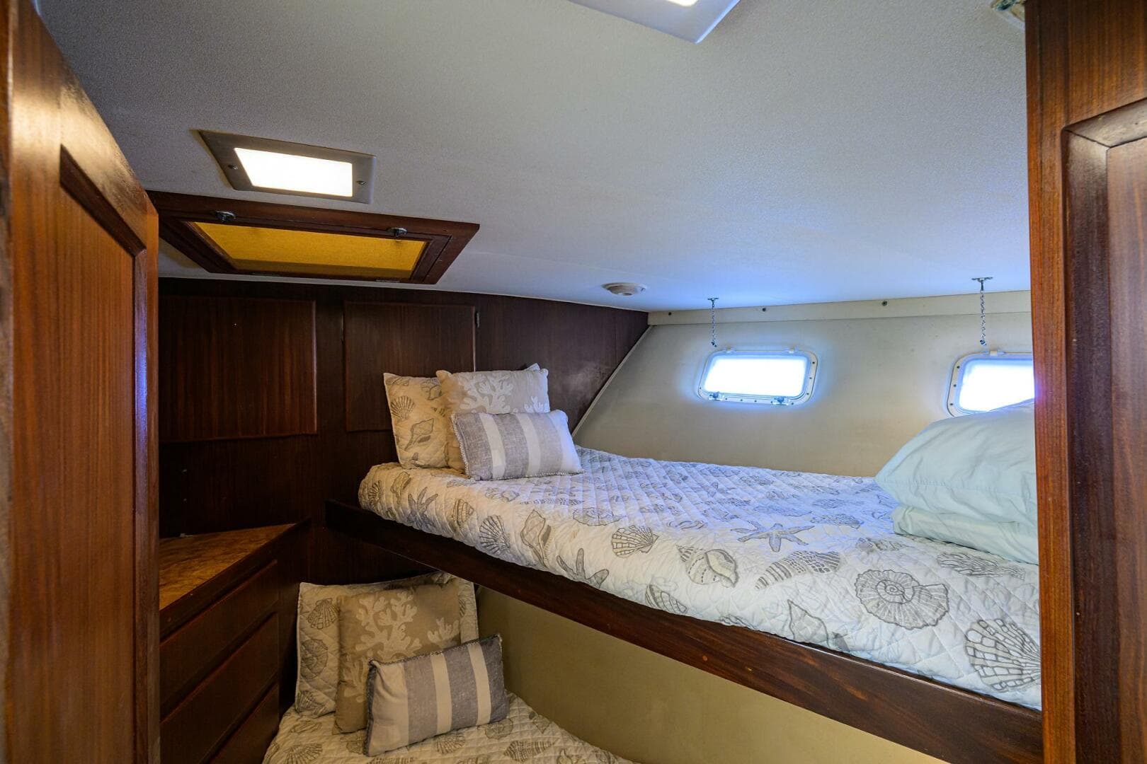 Hatteras 63 - Phantom - Guest Stateroom