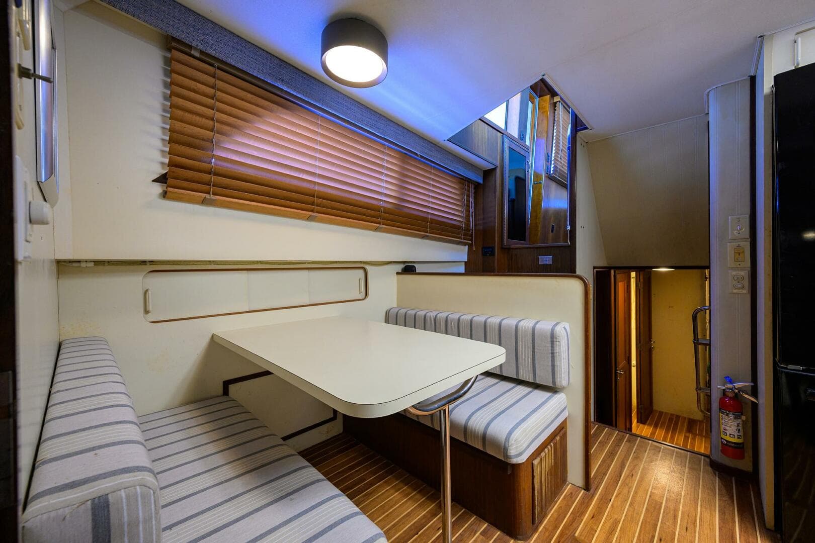 Hatteras 63 - Phantom - Dinette