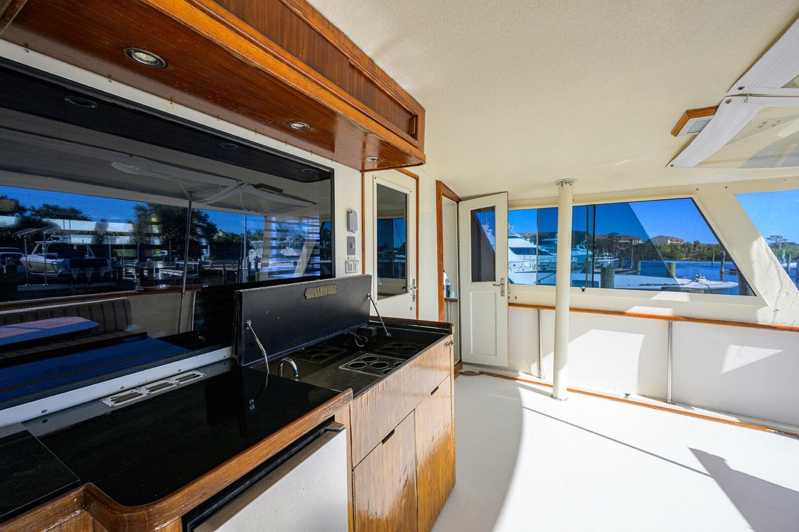 Hatteras 63 - Phantom - Aft Deck