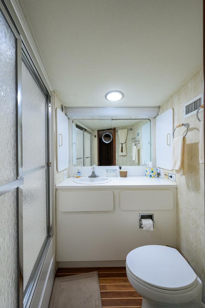 Hatteras 63 - Phantom - Head