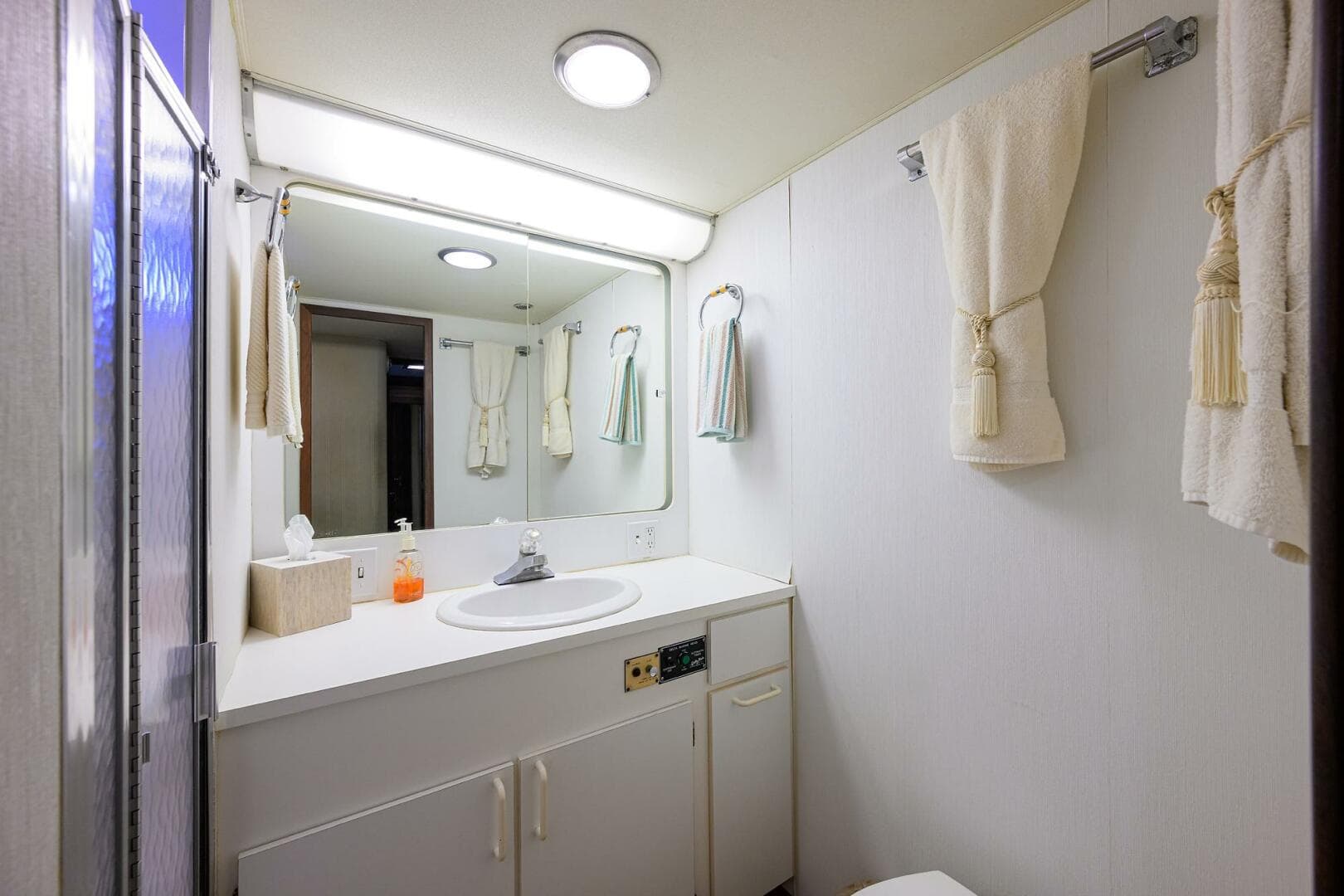 Hatteras 63 - Phantom - Head