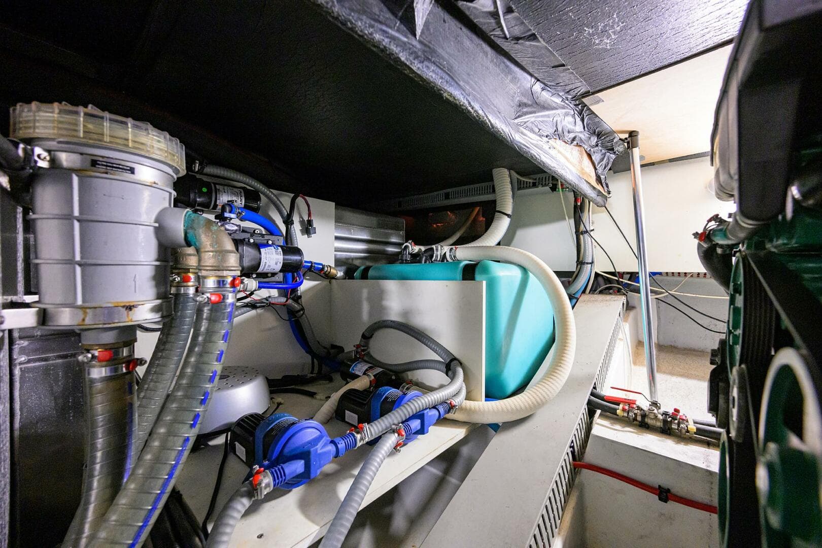 Beneteau 44 Stellar Seascape  - Engine Room