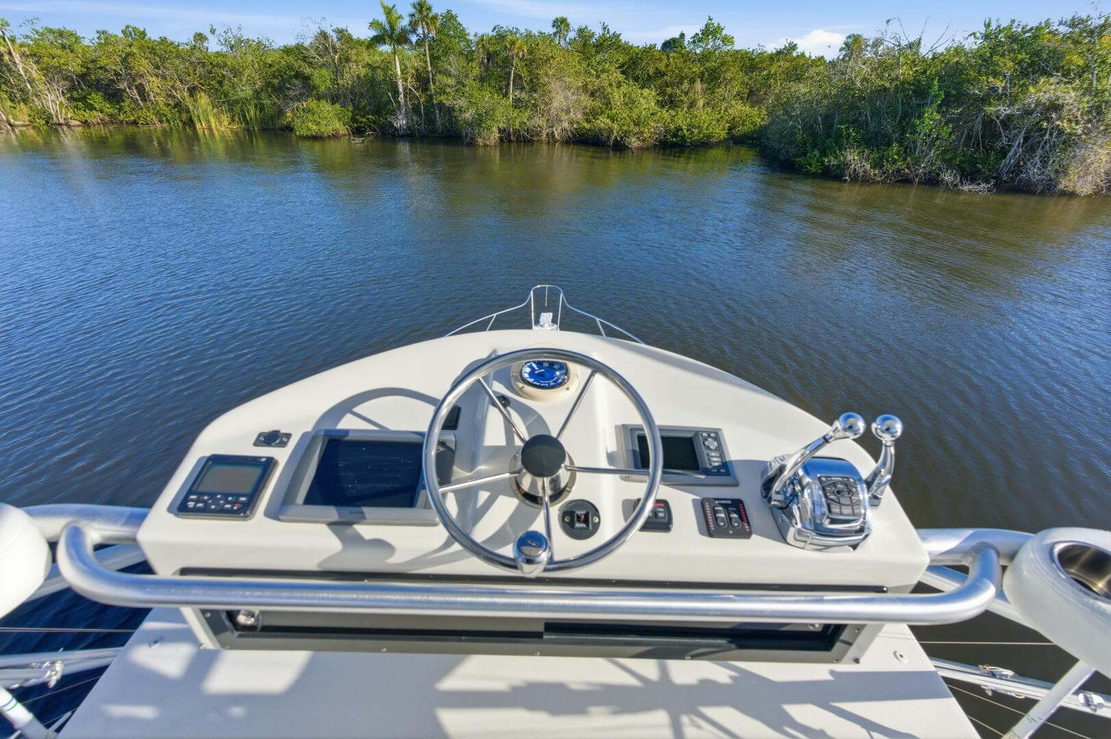 Tiara 31 Serenity- Flybridge Helm