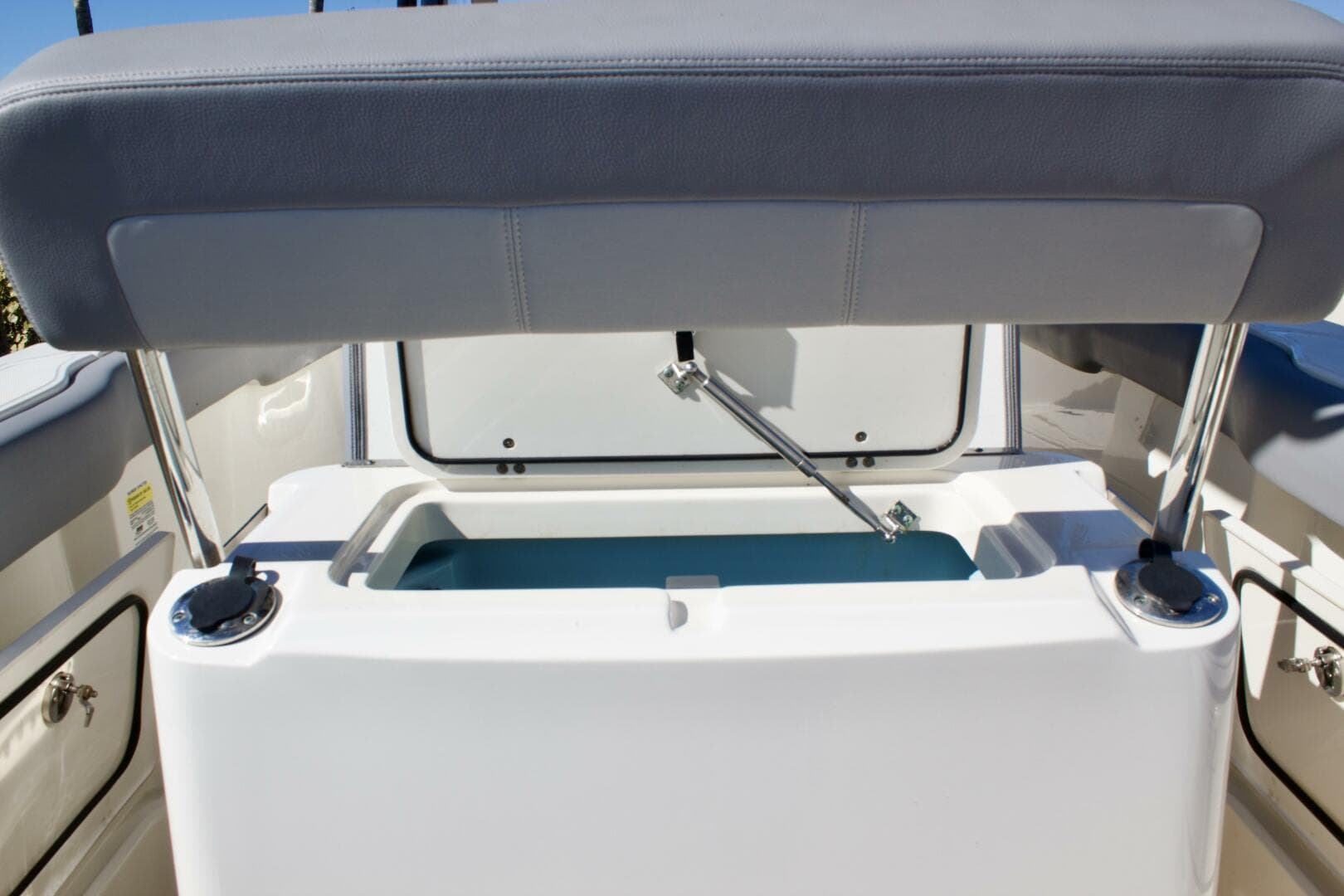 2022 Boston Whaler 230 Outrage