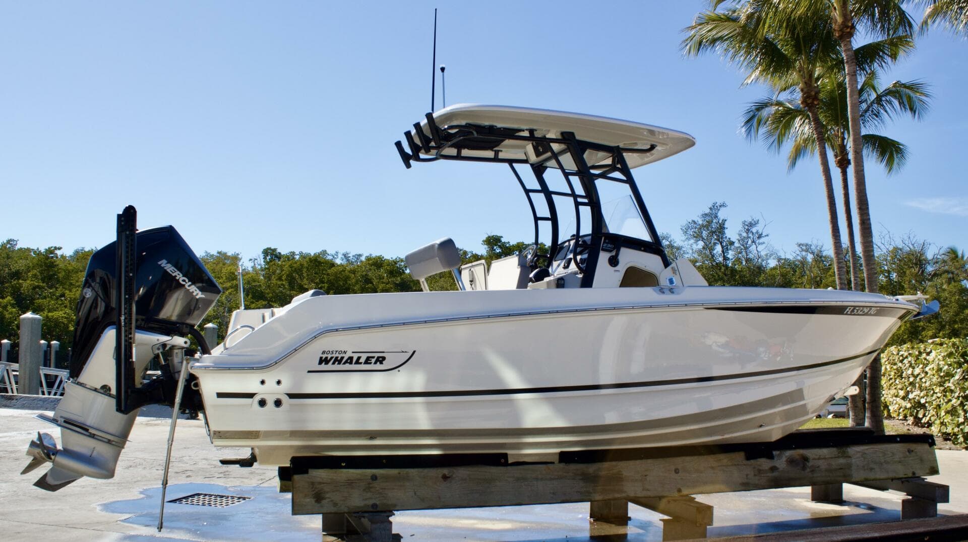 2022 Boston Whaler 230 Outrage