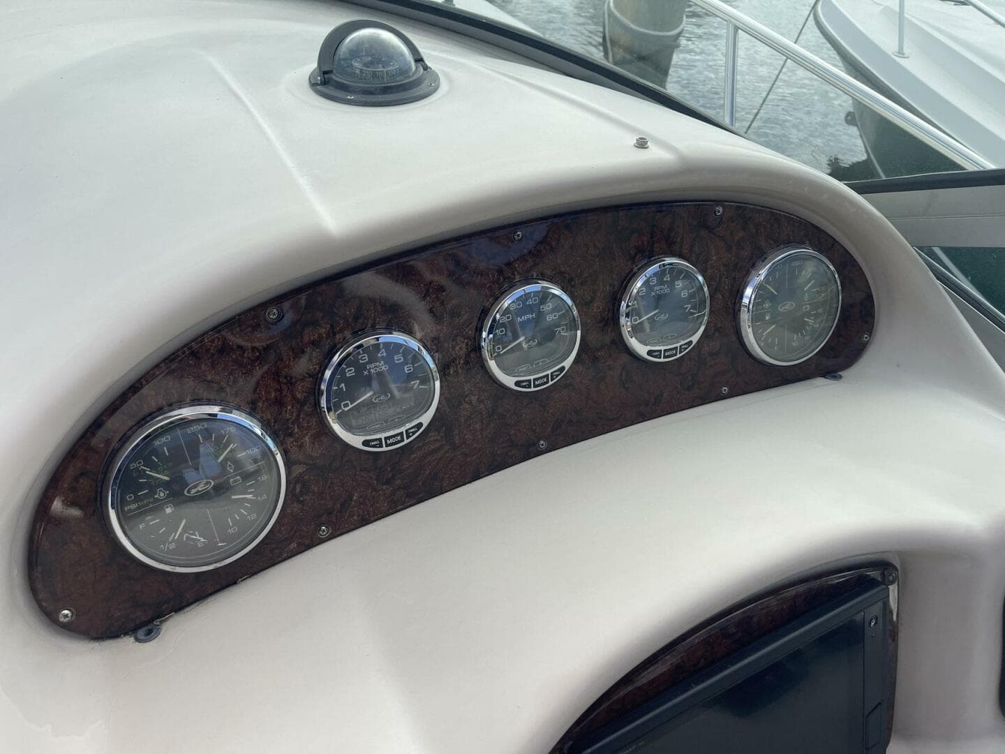 2004 Sea Ray Sundancer 320