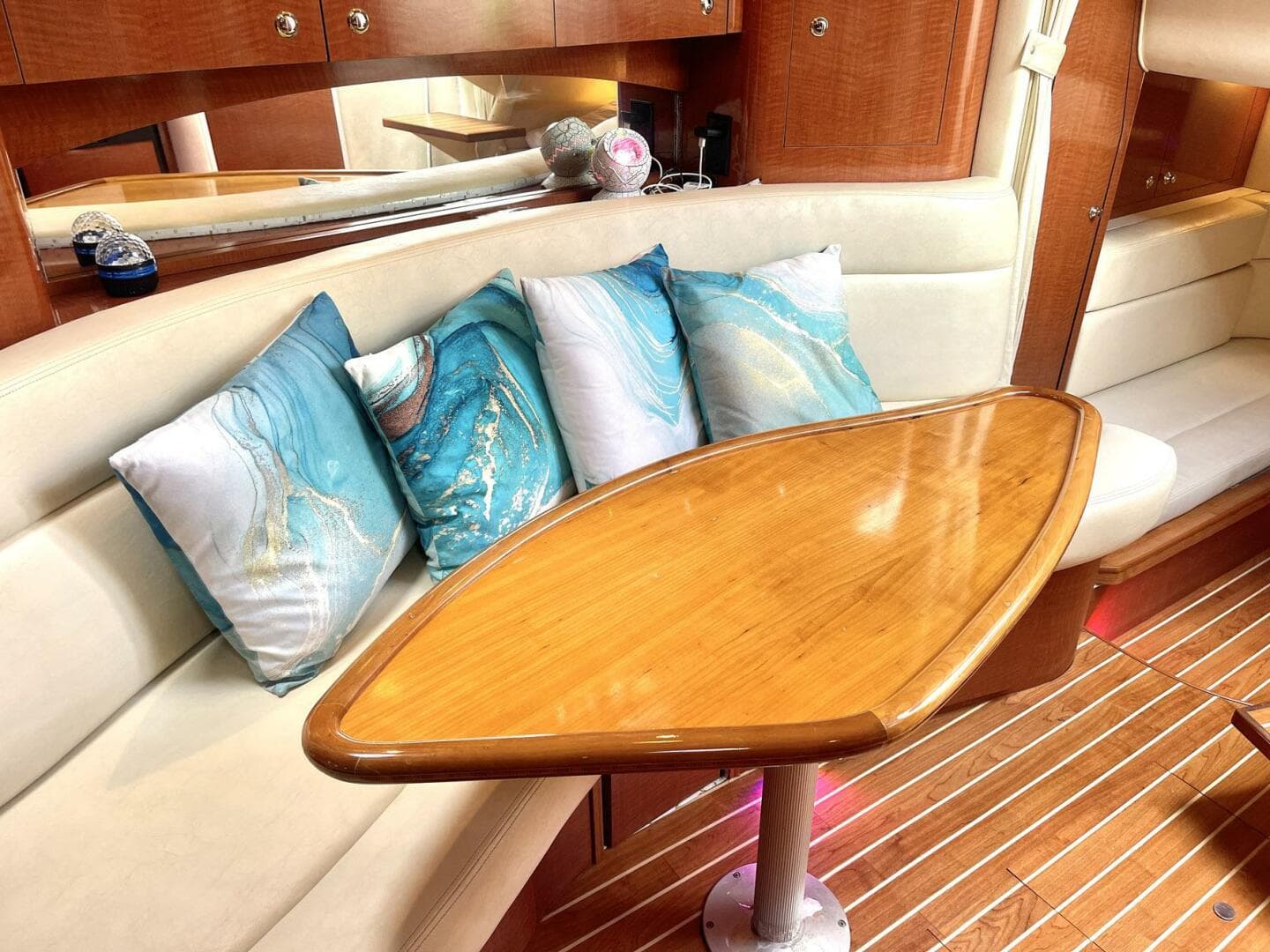 2004 Sea Ray Sundancer 320