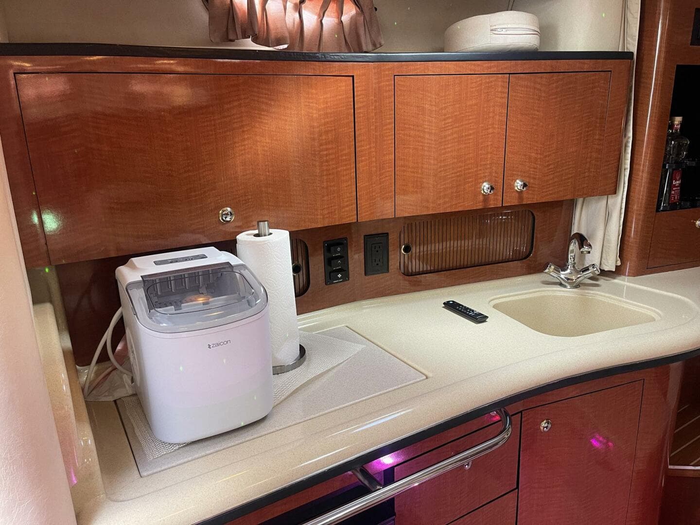 2004 Sea Ray Sundancer 320