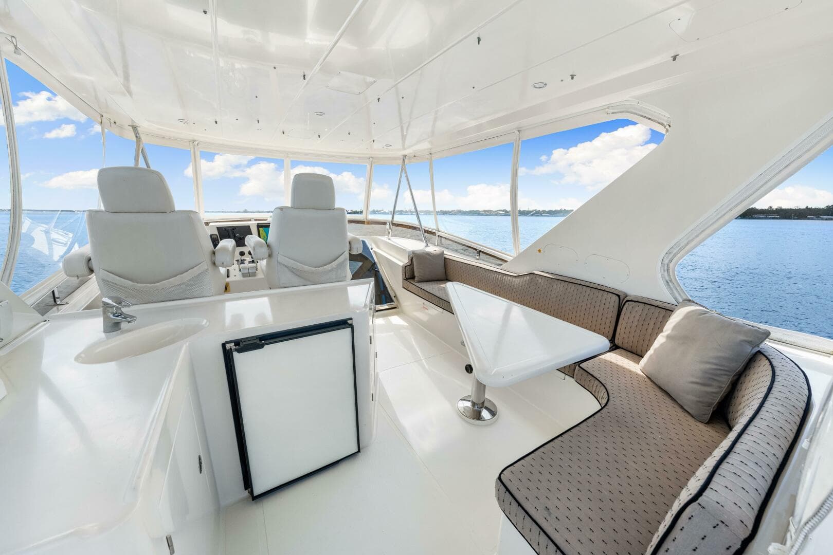 2007 Hampton 558 Pilothouse