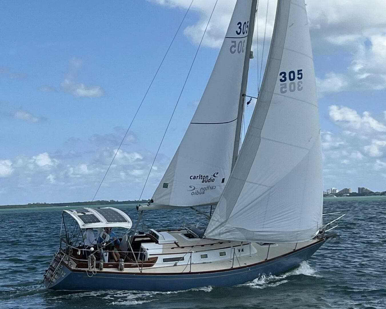 Carter 33 under sail