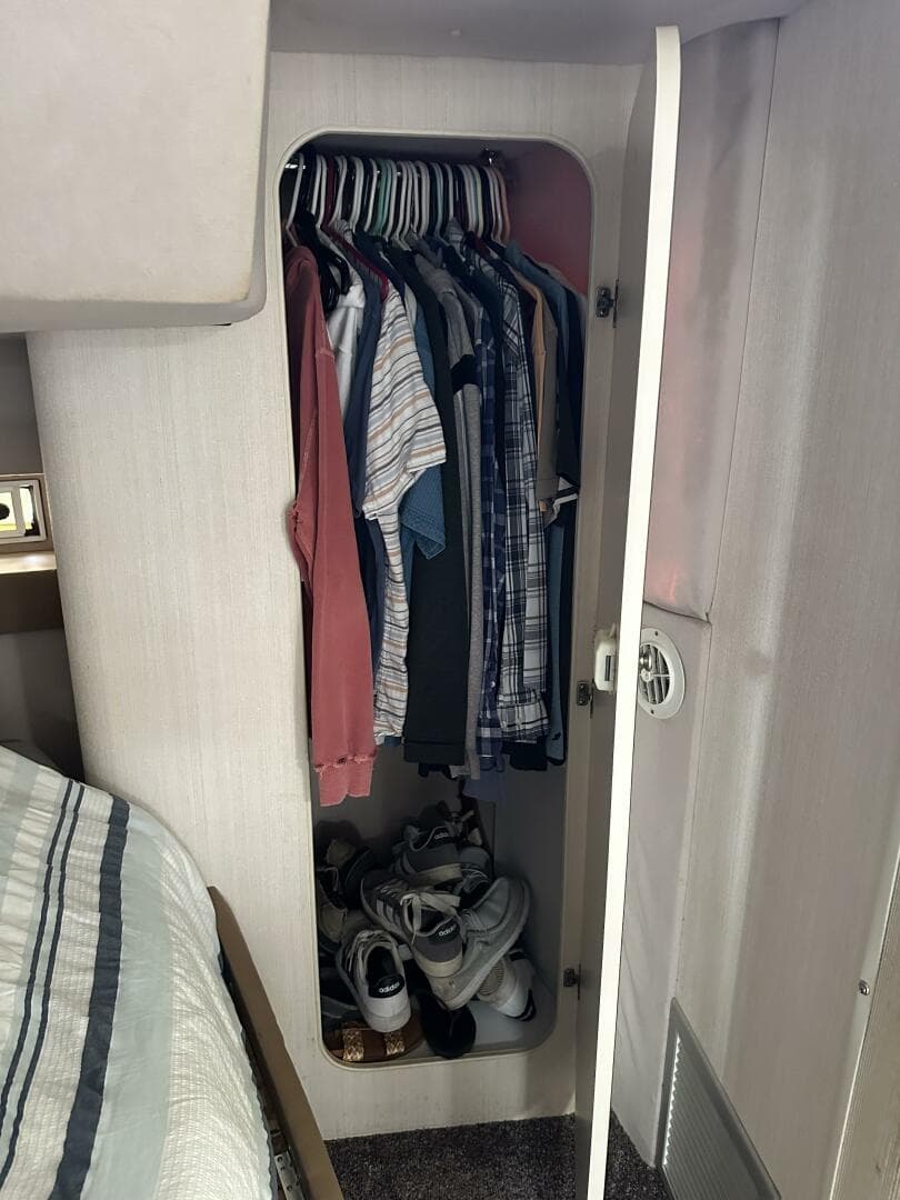 1995 Cruisers 3570 Esprit