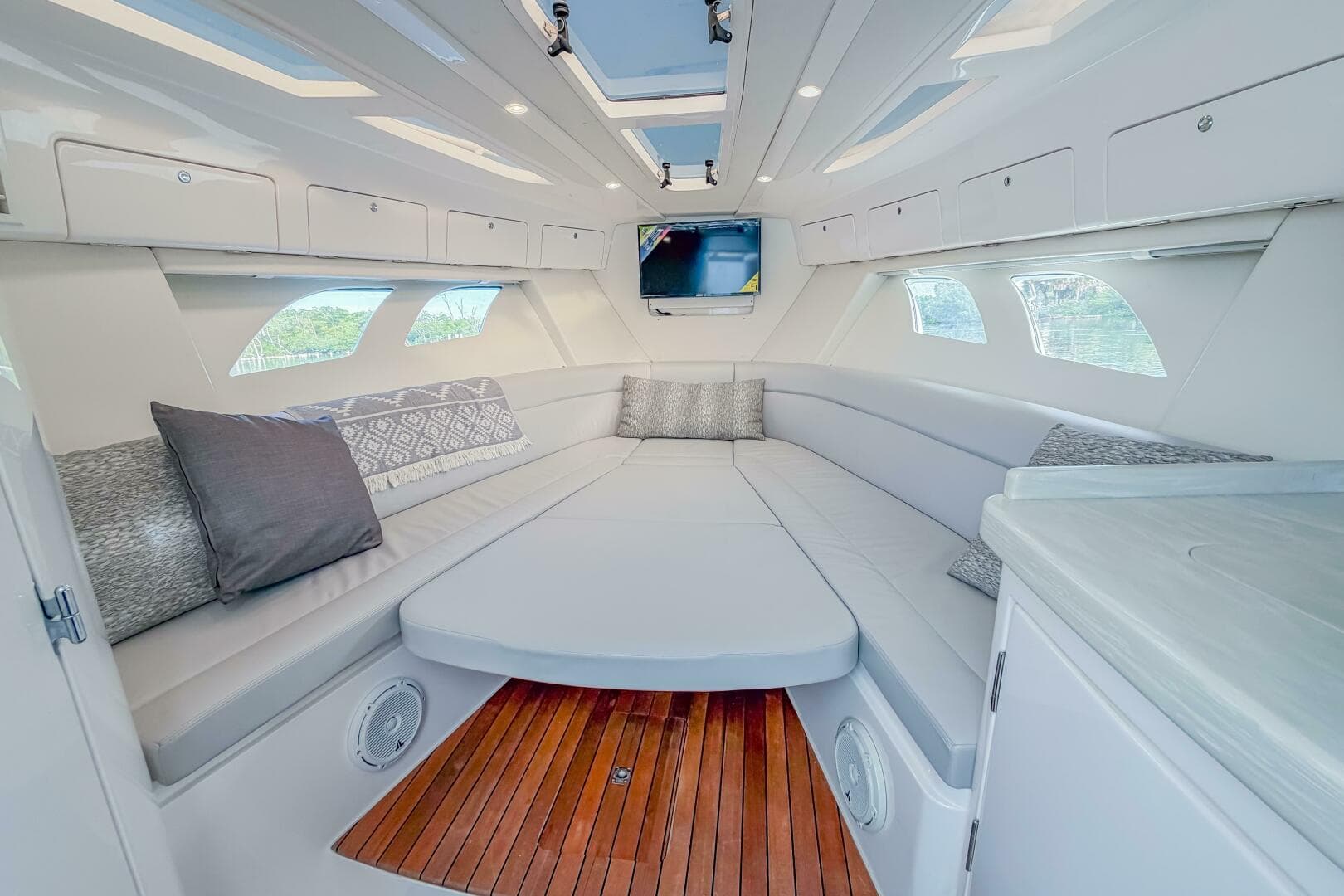 2018 Intrepid 407 Cuddy