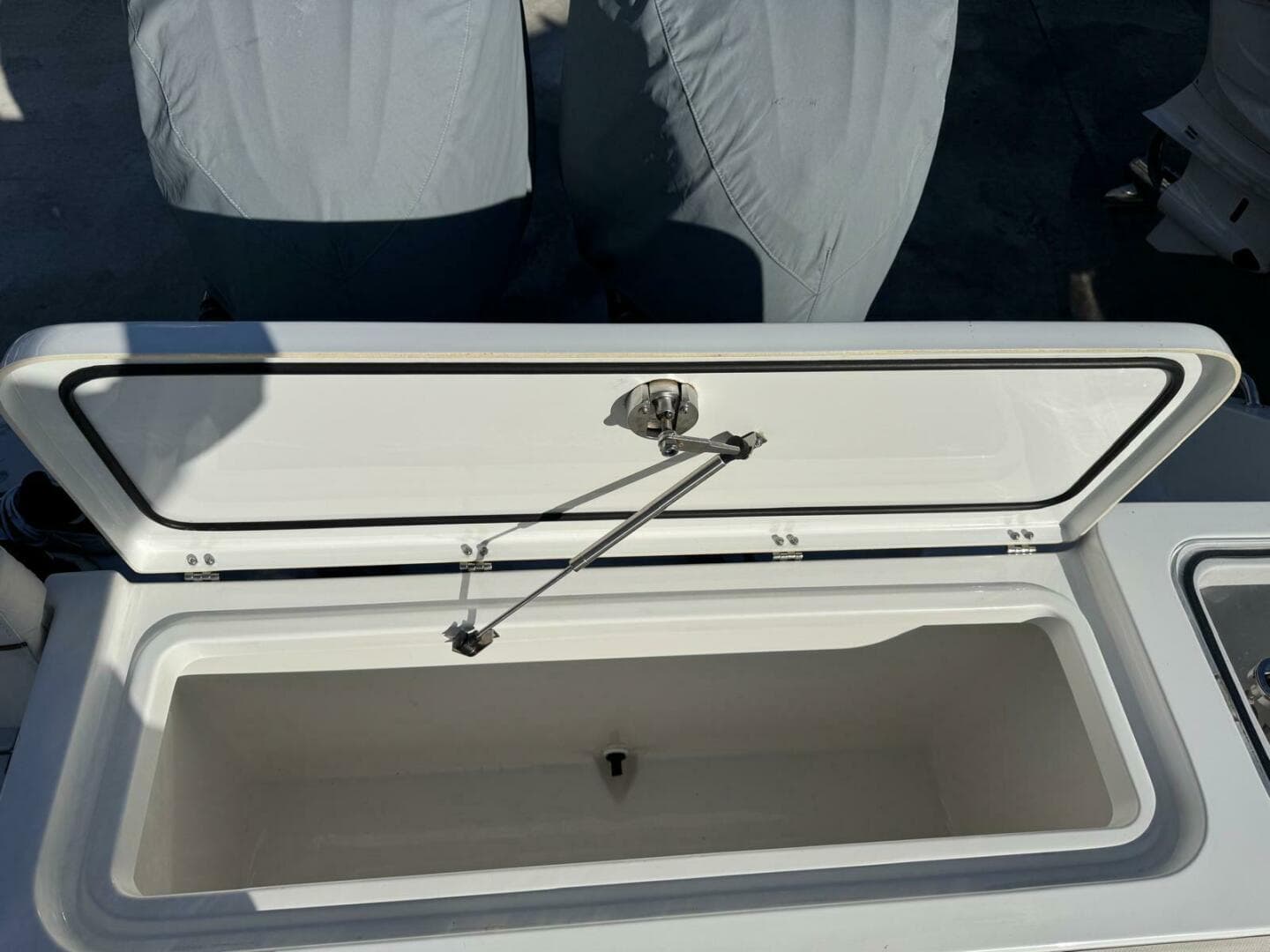 2022 Sea Hunt 27 Gamefish Forward Seating