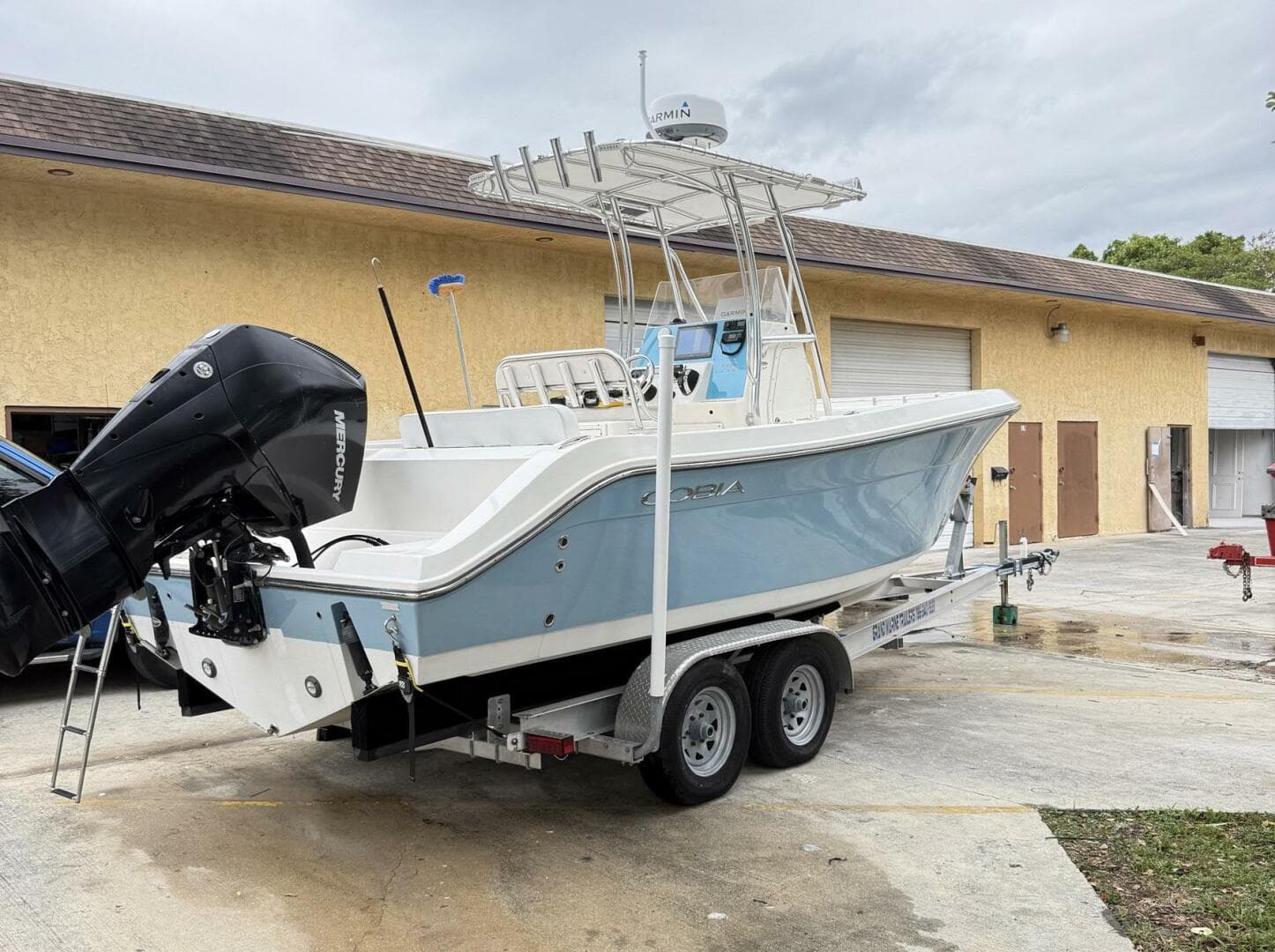 2020 Cobia 237 Center Console